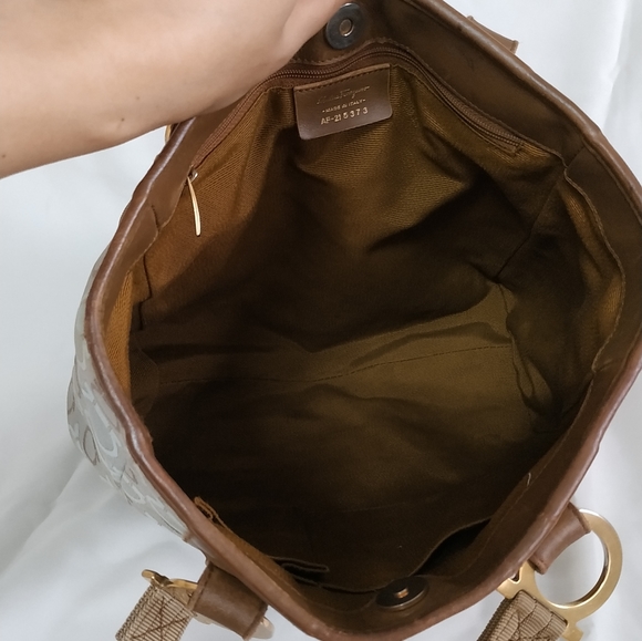 Salvatore Ferragamo Gancini Handbag AF215373 (Authentic ) - Picture 10 of 17